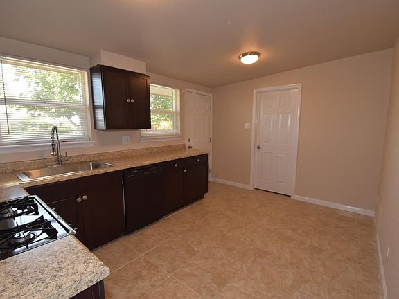 4th image of 308 Bauxite Ave