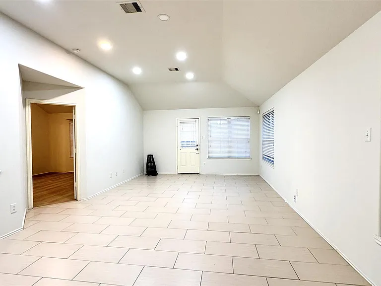6818 Hampden Point Ct — Photo 8