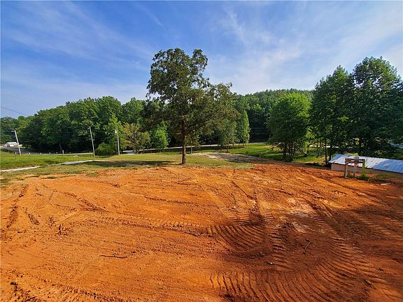 4th image of 720 Baileys Mountain Dr