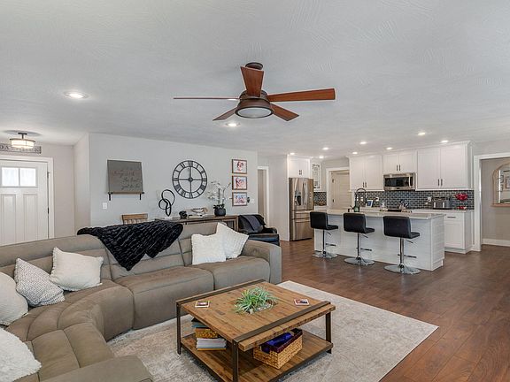 5th image of 1901 E Latana Drive