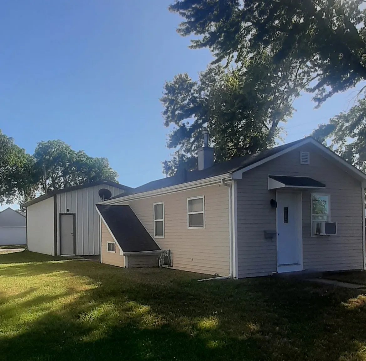 2 bed, 500 sqft, $1,050 — Photo 1