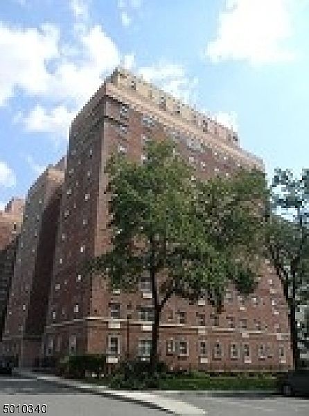 1st image of 70 S Munn Ave APT 513