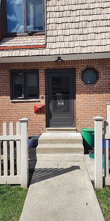 1st image of 8 E Heritage Dr