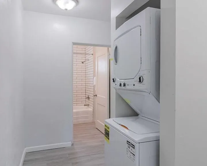 1649 E Oak St #8 — Photo 9
