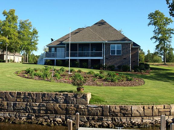 2nd image of 109 Gardenia Dr