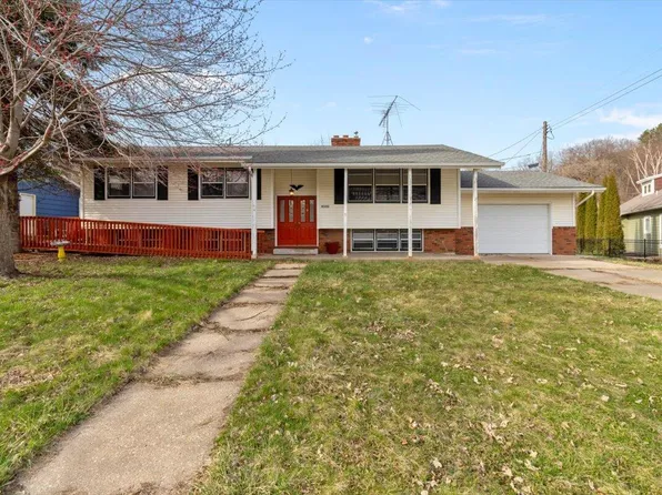 W5906 Valley PARKWAY, La Crosse, WI 54601