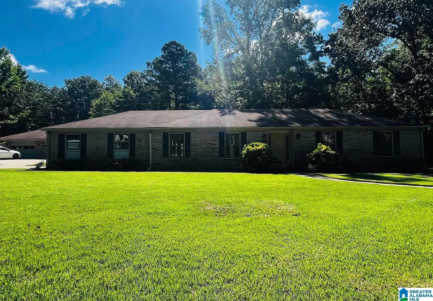 3 bed, 2.5 bath, 1900 sqft, $1,900 — Photo 3