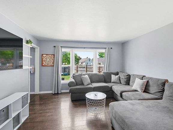 5th image of 1011 Holzer St