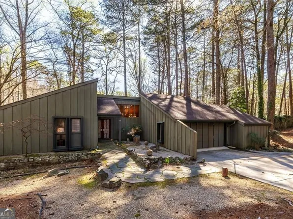 4917 Mountclaire Rd, Stone Mountain, GA 30087