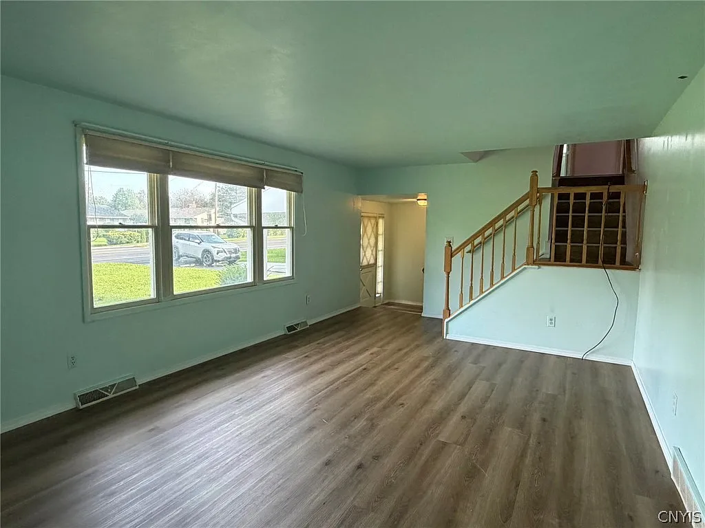 4 bed, 2.5 bath, 1796 sqft, $2,600 — Photo 2