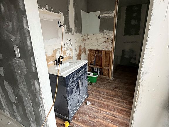 4th image of 9653 Axtel Rd