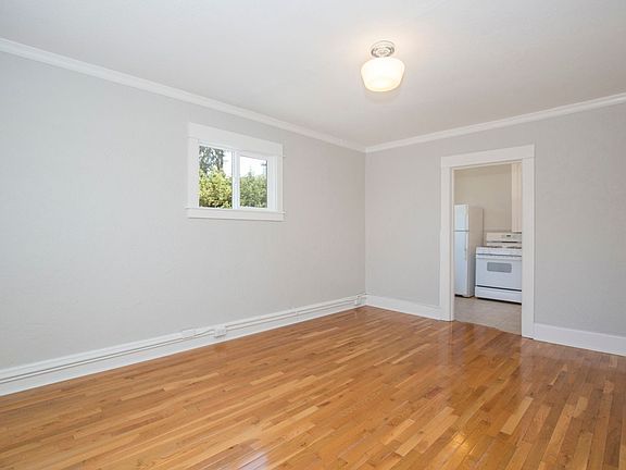 3rd image of 502 Bellevue Ave E APT 304