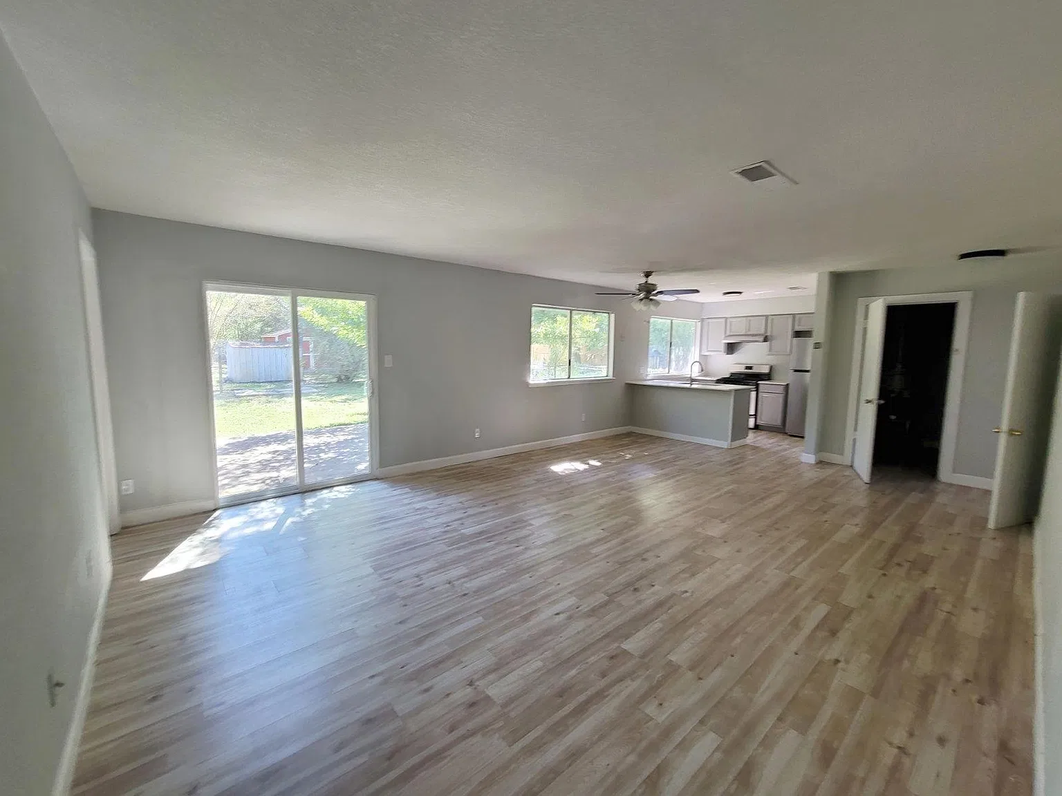 4 bed, 2.0 bath, 1656 sqft, $1,995 — Photo 4
