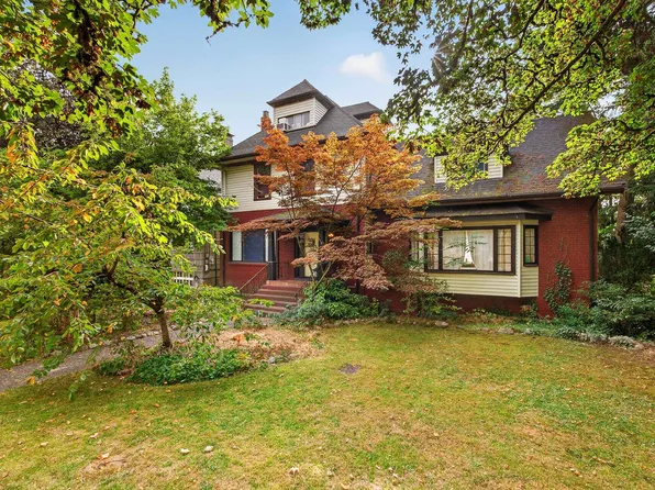 118 Queens Ave, New Westminster, BC V3L 1J5