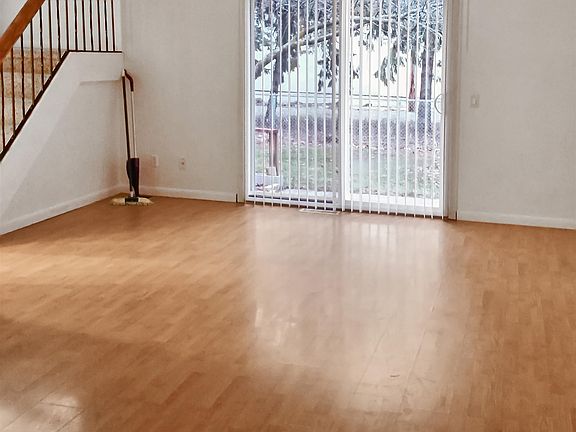 4th image of 305 Thompson Rd