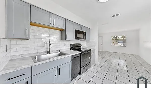 1204 E Seneca Ave — Photo 2