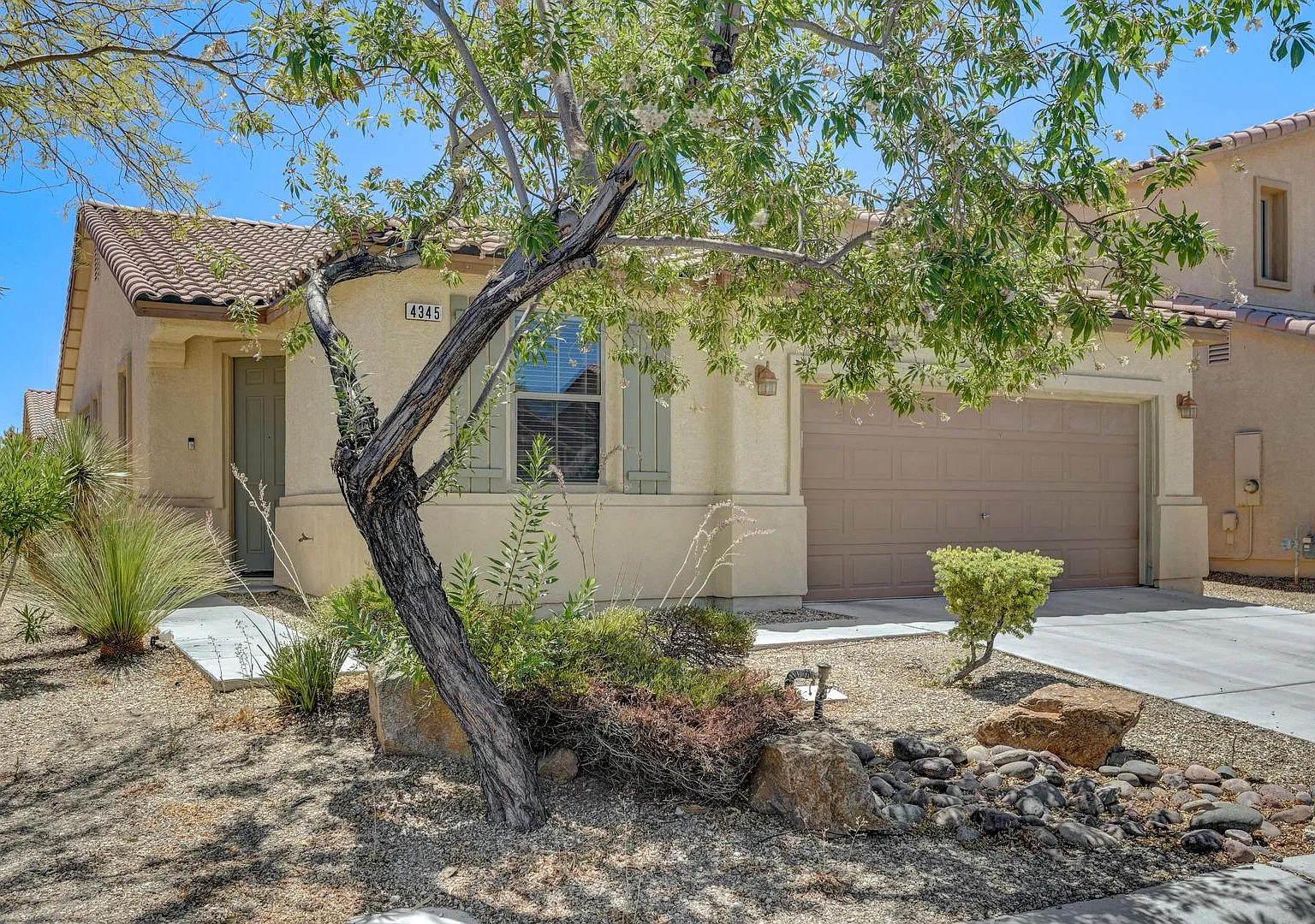 Single Family Home in Gated Community of N Las Vegas — Photo 2