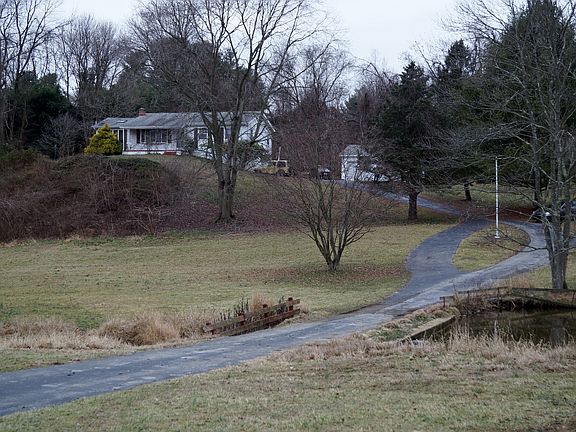2nd image of 1436 Crestmont Dr