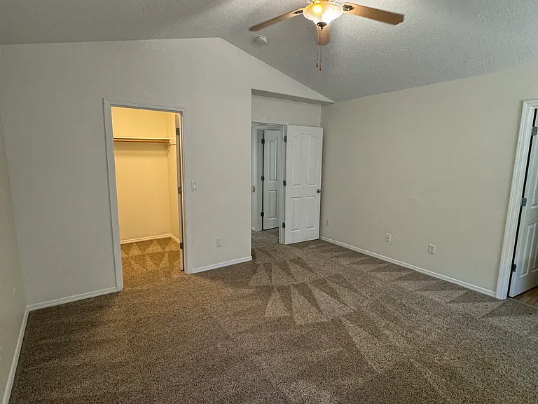 933 Pioneer Dr — Photo 12