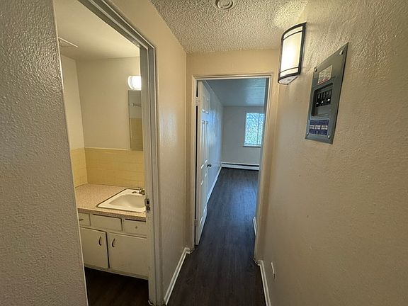 5th image of 1231 Yosemite St #102