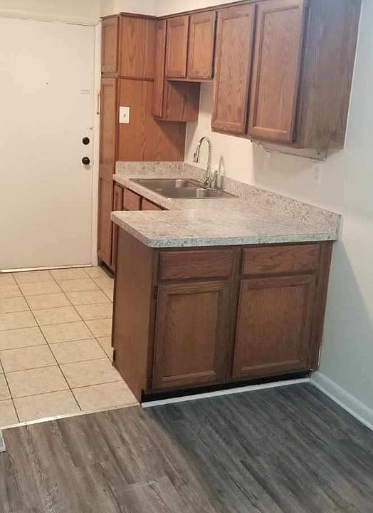 2nd image of 2737 Brownsboro Rd #2739-1