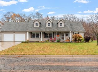 227 Maple Ridge Dr, Henderson, MN 56044