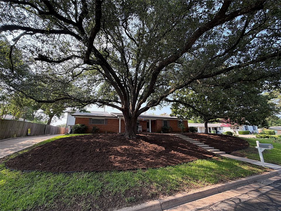 1st image of 5713 Roberts Dr