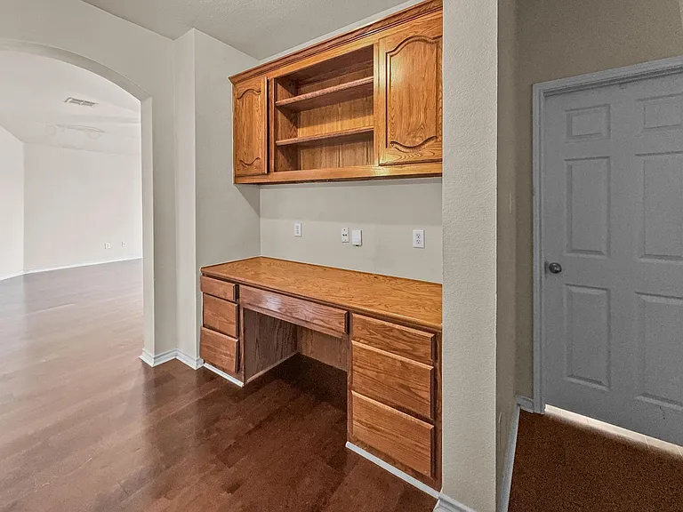 5530 Greensboro Dr — Photo 13