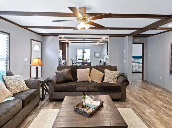 1231 Saddleback Dr, Bellville, TX 77418