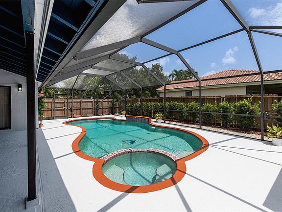 3rd image of 15561 Briarwood Manor