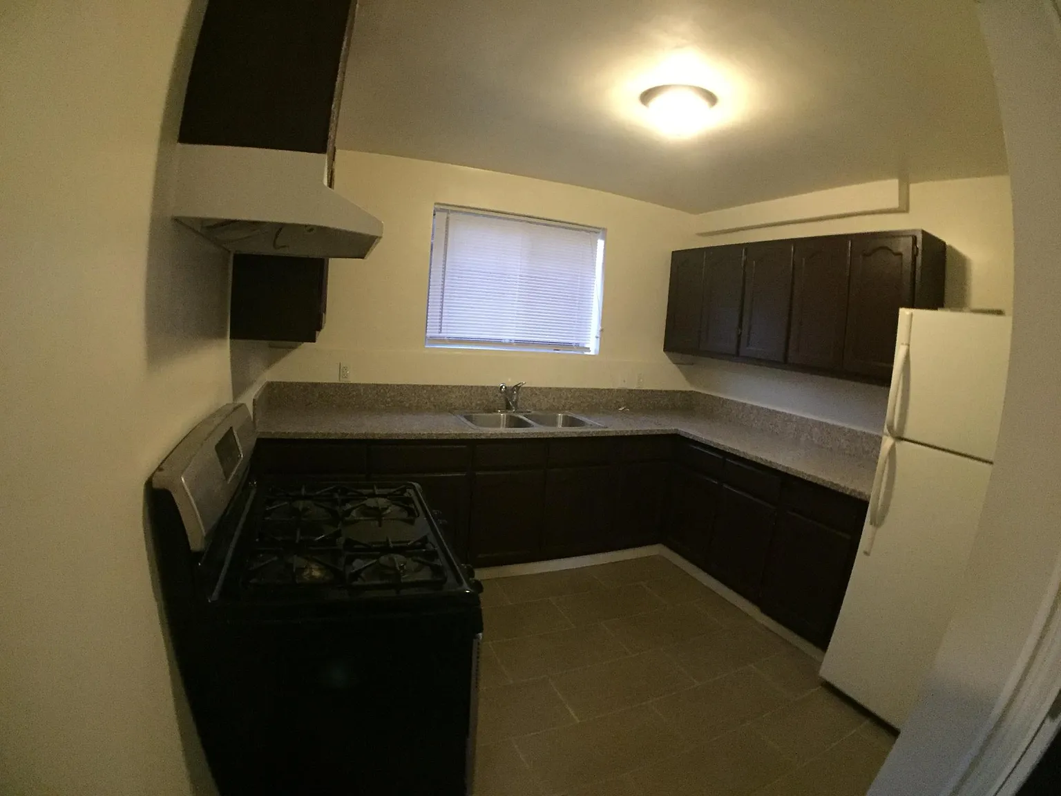 3 bed, 900 sqft, $2,999 — Photo 4