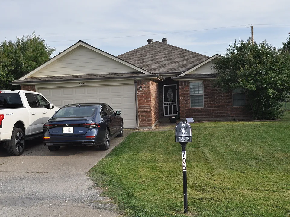 705 Katy Ln