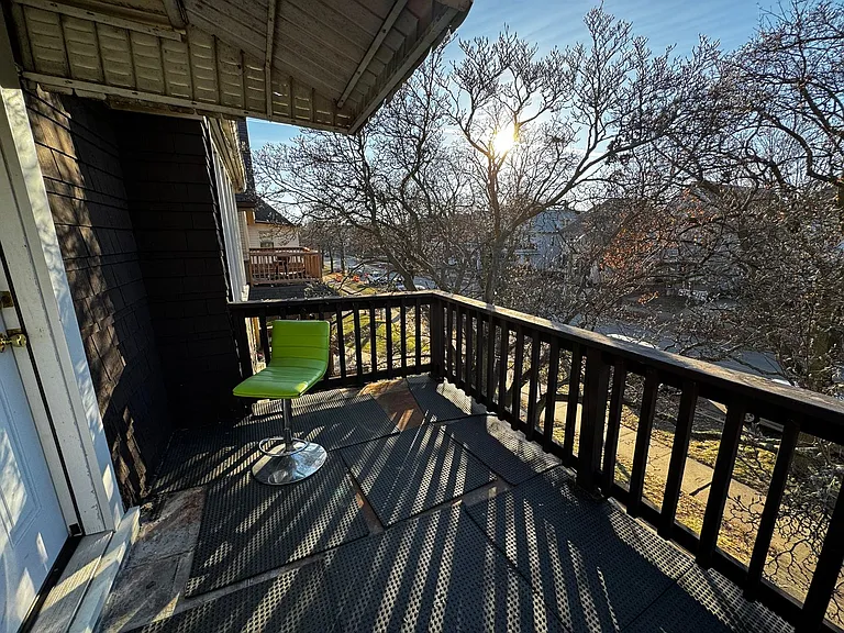 3040 N Maryland Ave — Photo 17