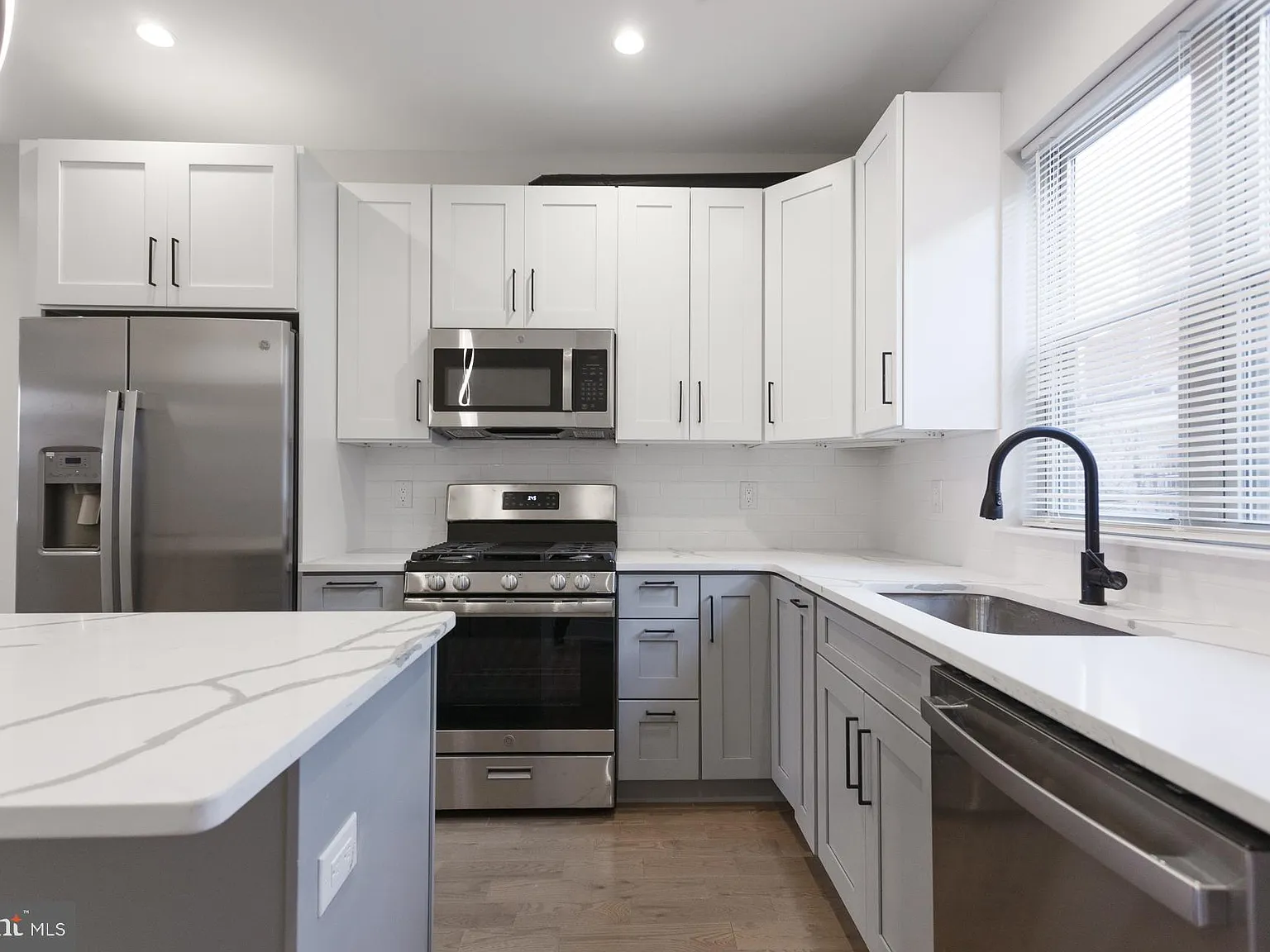 4 bed, 1900 sqft, $2,400 — Photo 3