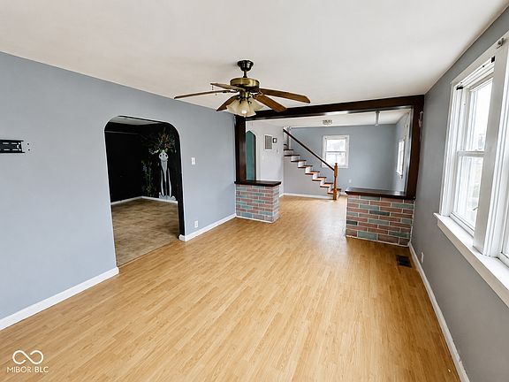 4th image of 2520 S Andrews Rd