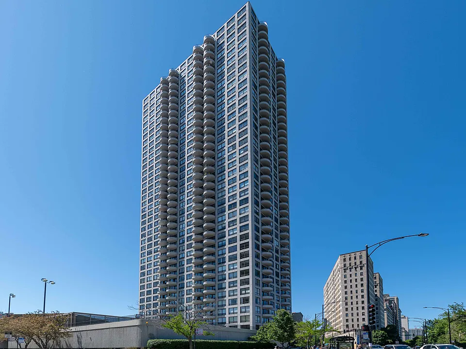 2020 N Lincoln Park W #8L