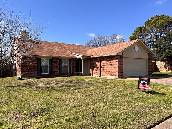 3rd image of 2405 Chinaberry Dr