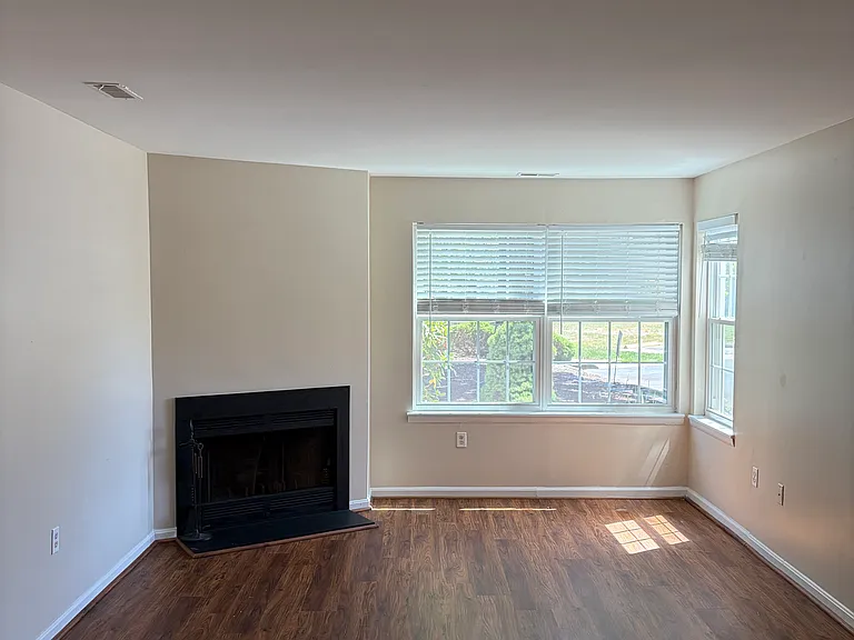 109 Driftwood Ct #109 — Photo 4