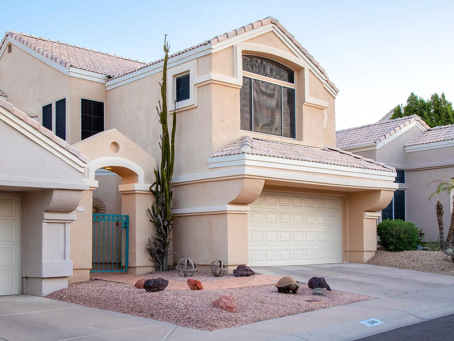 2 bed, 2.5 bath, 1559 sqft, $2,500 — Photo 2