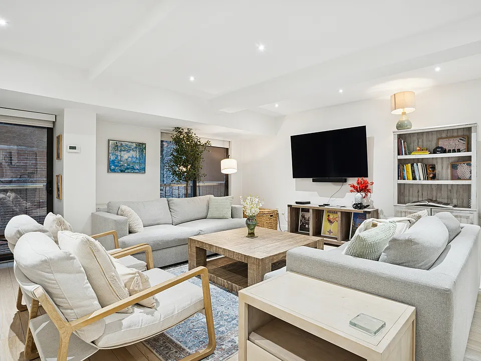 254 Park Ave S #2PR