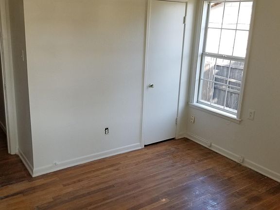 5th image of 2726 Golder Ave