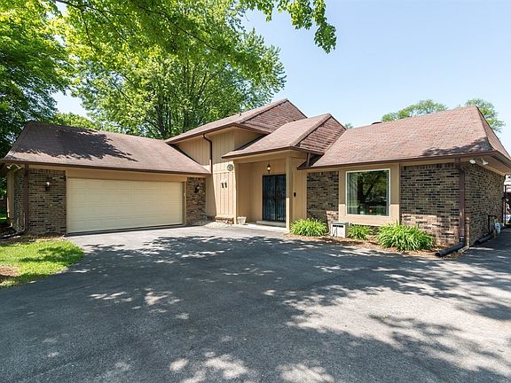 2nd image of 850 Sleepy Hollow Pl