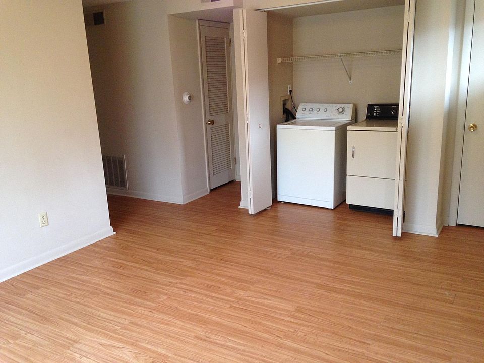 1st image of 917 9th Ave W #11