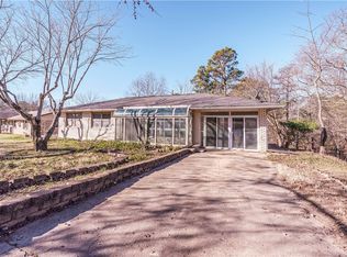 110 Shelton Dr, Eureka Springs, AR 72632