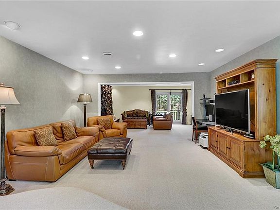 3rd image of 23 Cranford Dr