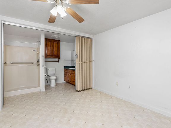 4th image of 111 Oak Dale Ln #Basement