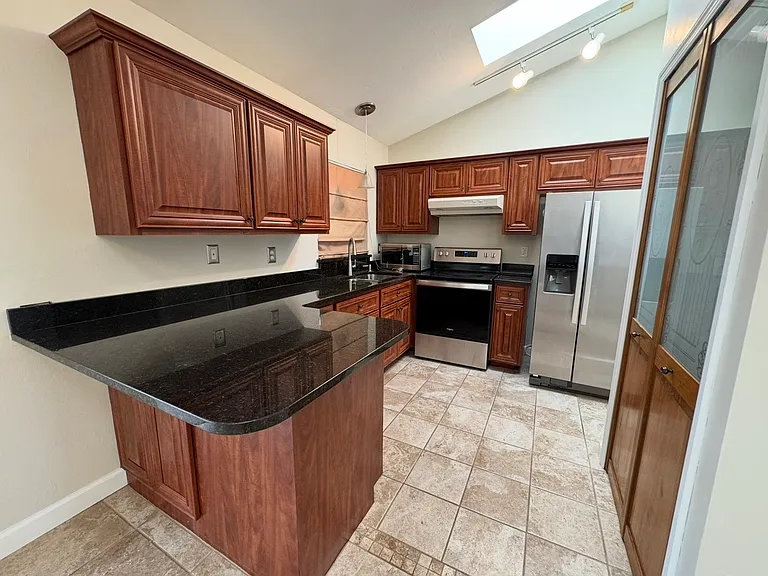 1004 SW 35th St — Photo 6
