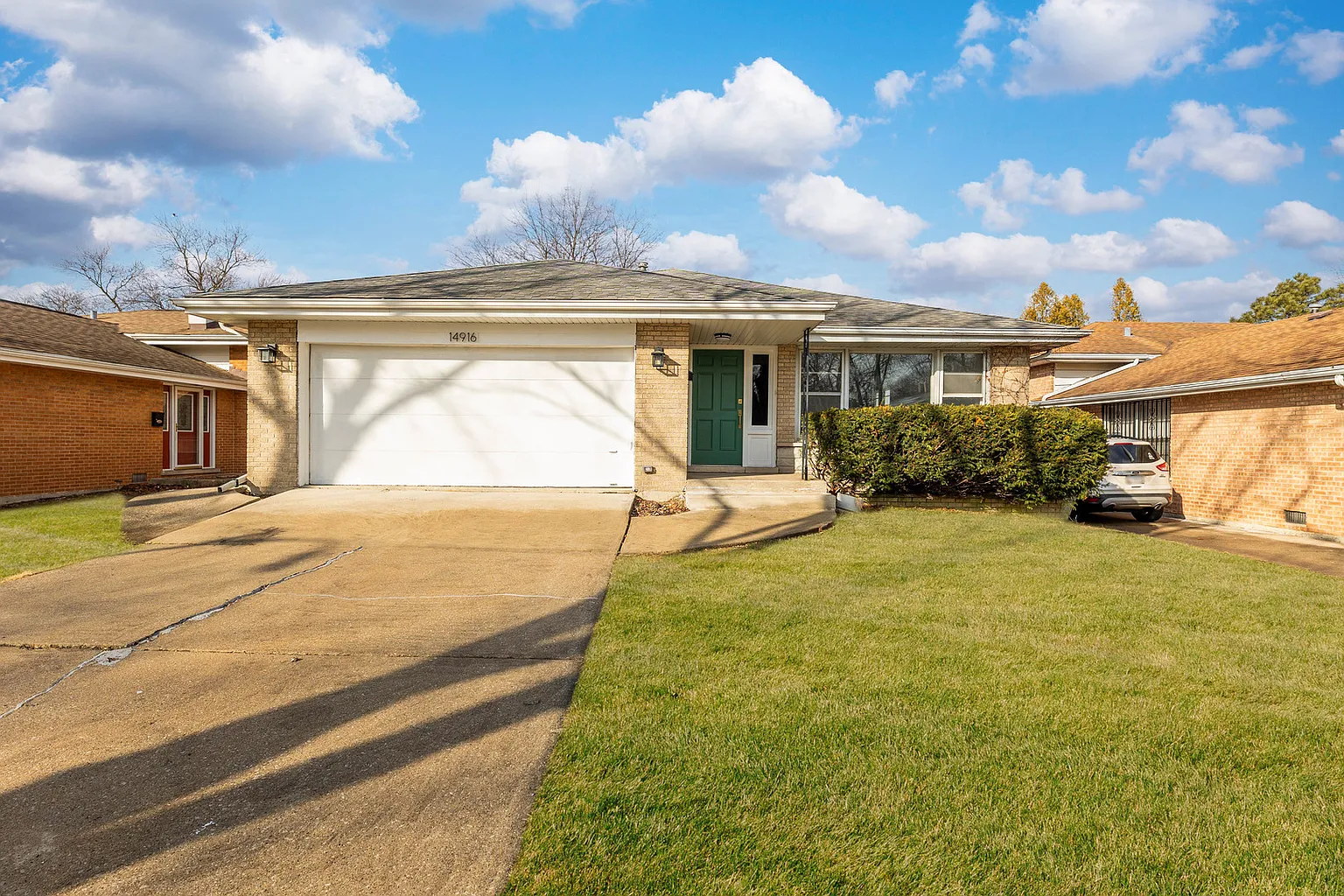 14916 La Salle St photo 1