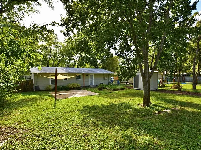 1408 Broadmoor Dr — Photo 14