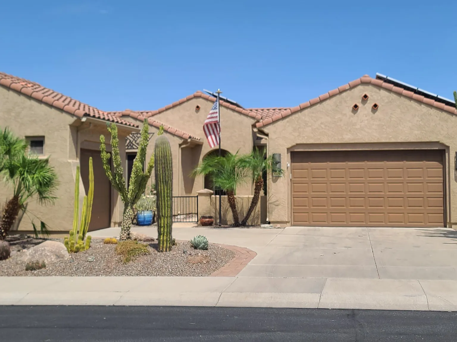 2 bed, 2.0 bath, 1961 sqft, $2,500 — Photo 2